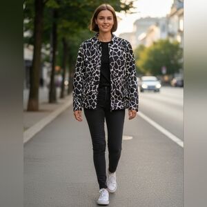 Tanjay Petites NWOT Lined Black & White Animal Print Zip Up Jacket
